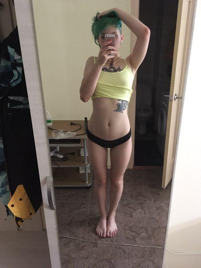 25P Emo slut showing tits ass and pussy for fans