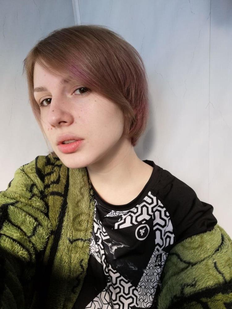 25P Emo slut showing tits ass and pussy for fans