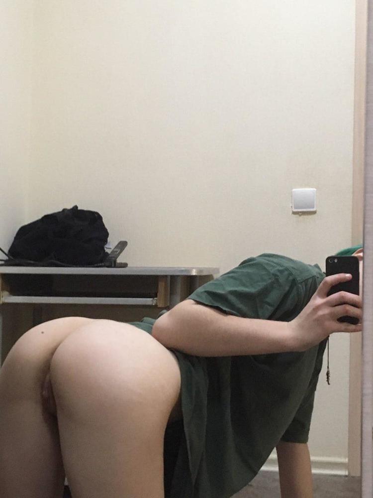 25P Emo slut showing tits ass and pussy for fans