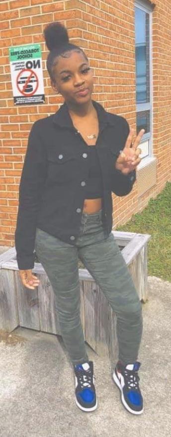 25P Slutty Ebony Teen! #5 (Comment things you would do to her!)
