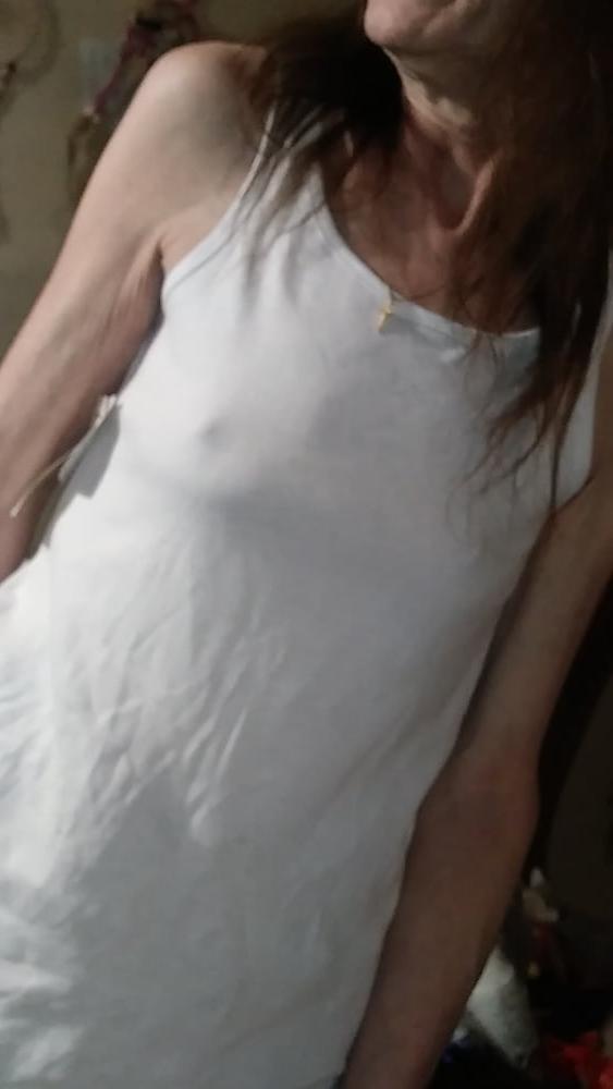 12P Braless Mature Wife