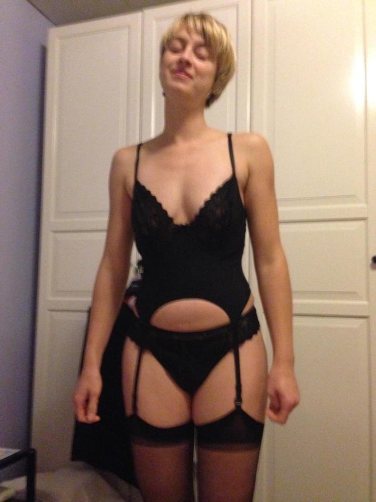22P Short blonde hair wife exposed