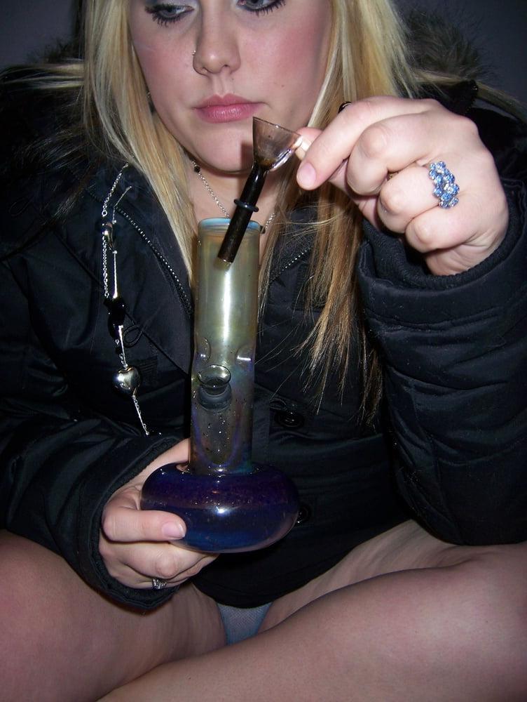 25P Blonde teen with massive boobs hit the bong