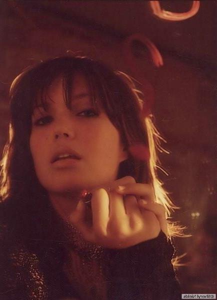 25P Mandy Moore - Sheryl Nields Photoshoot (2003)