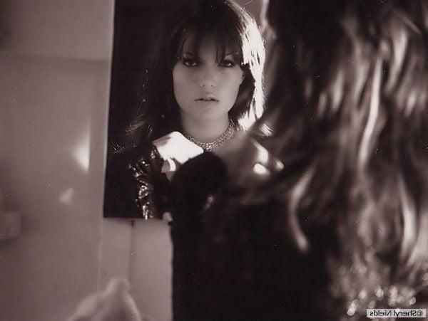 25P Mandy Moore - Sheryl Nields Photoshoot (2003)