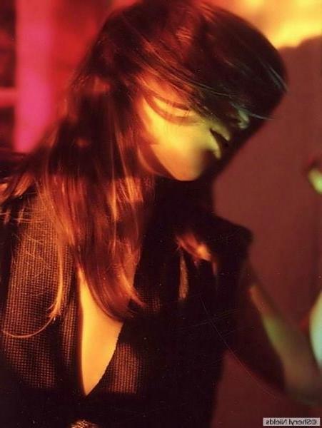 25P Mandy Moore - Sheryl Nields Photoshoot (2003)