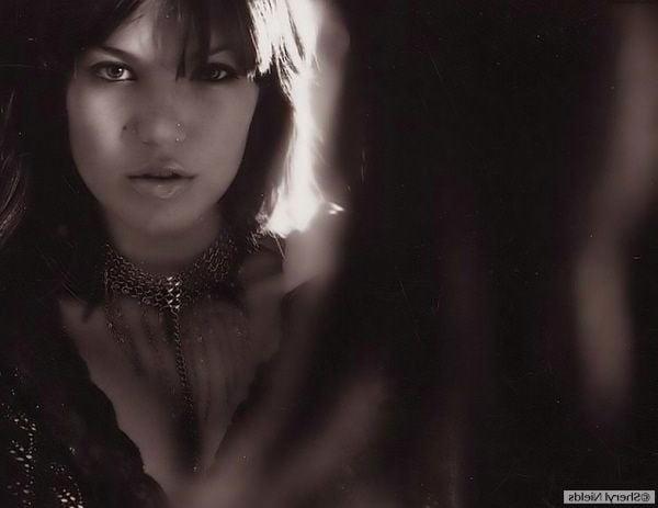 25P Mandy Moore - Sheryl Nields Photoshoot (2003)