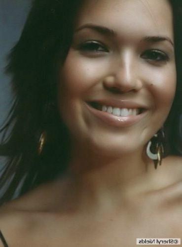 25P Mandy Moore - Sheryl Nields Photoshoot (2003)