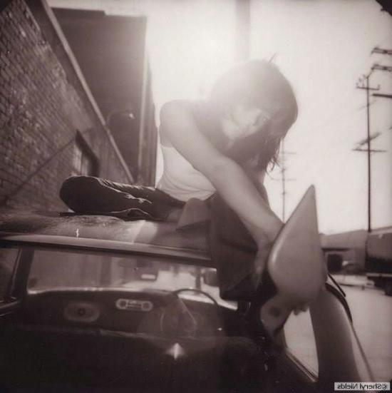 25P Mandy Moore - Sheryl Nields Photoshoot (2003)