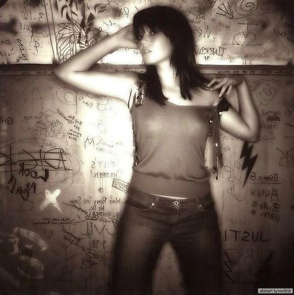 25P Mandy Moore - Sheryl Nields Photoshoot (2003)