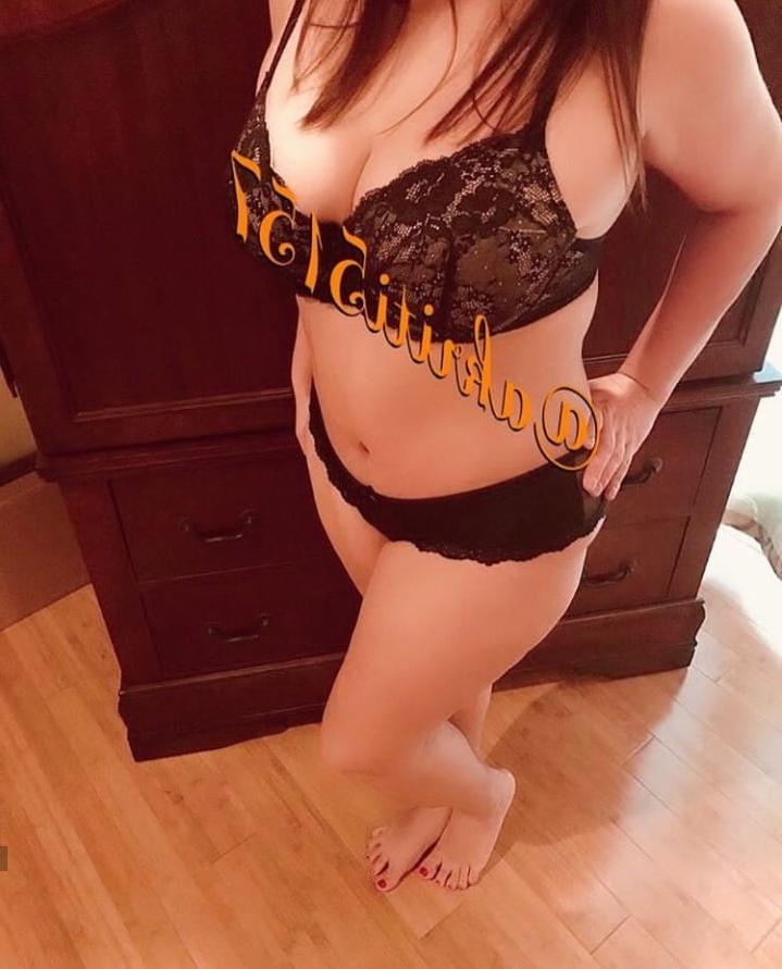 12P Indian Babe Akriti