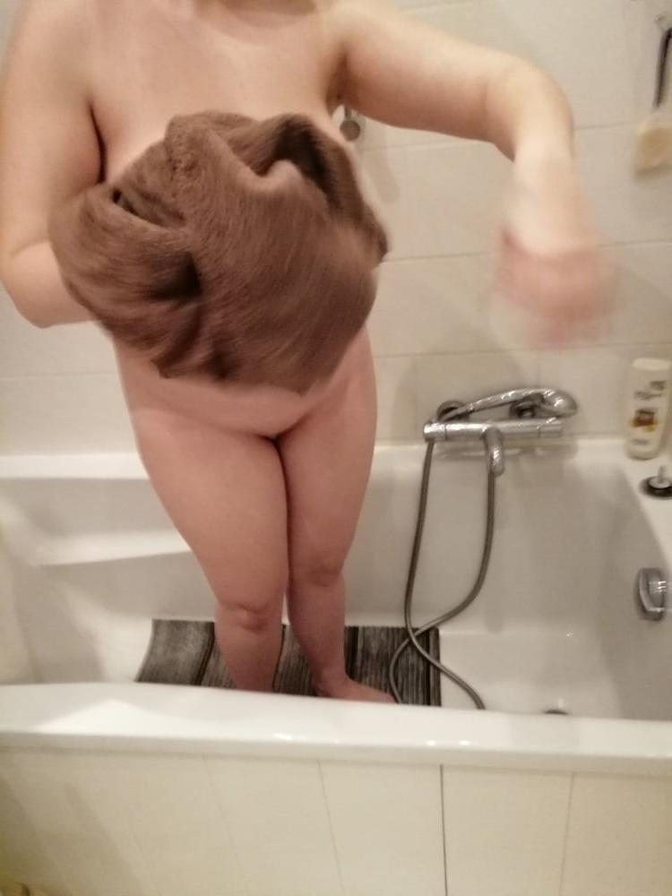 25P Caught her in the shower