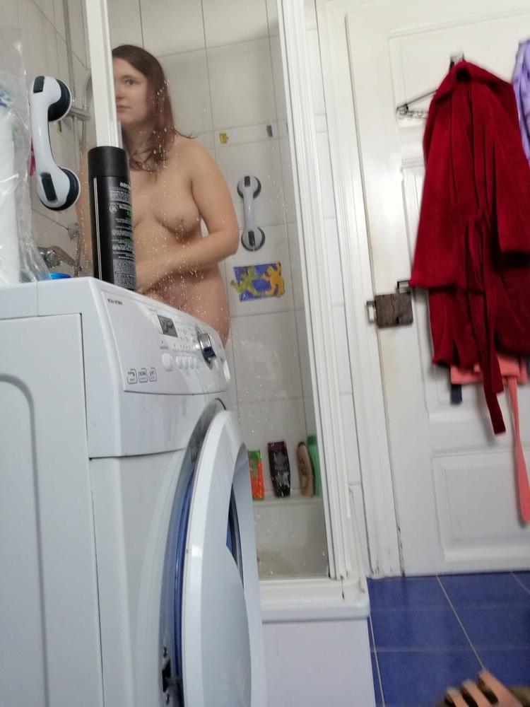 25P Caught her in the shower
