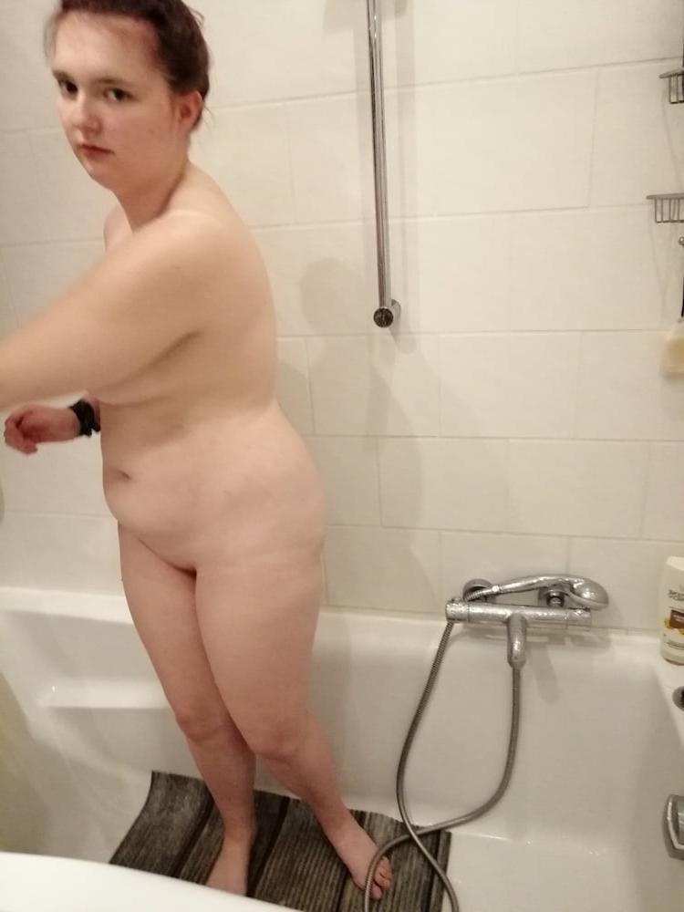 25P Caught her in the shower