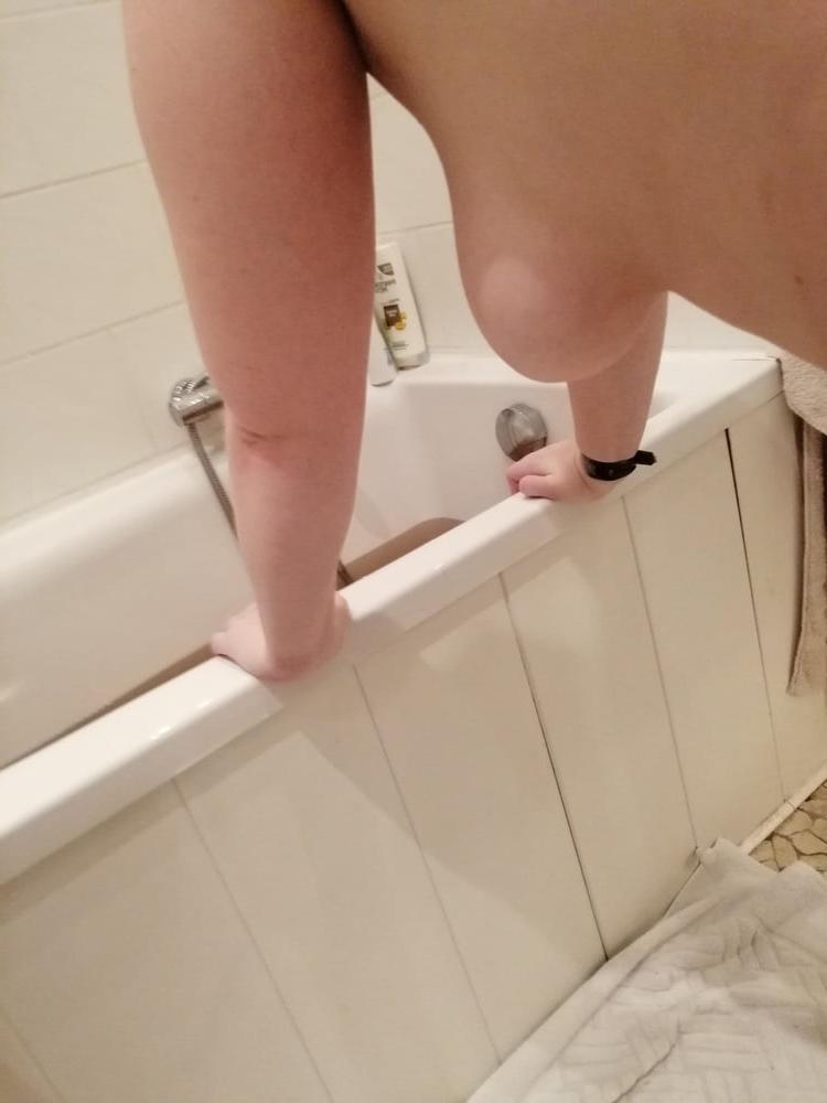 25P Caught her in the shower