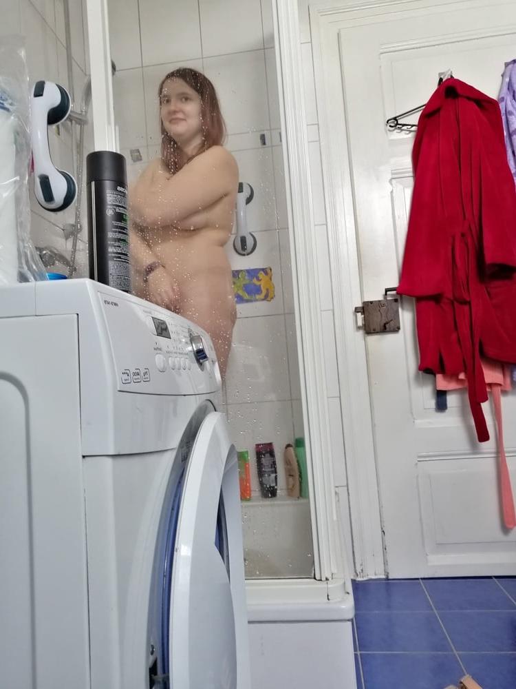 25P Caught her in the shower