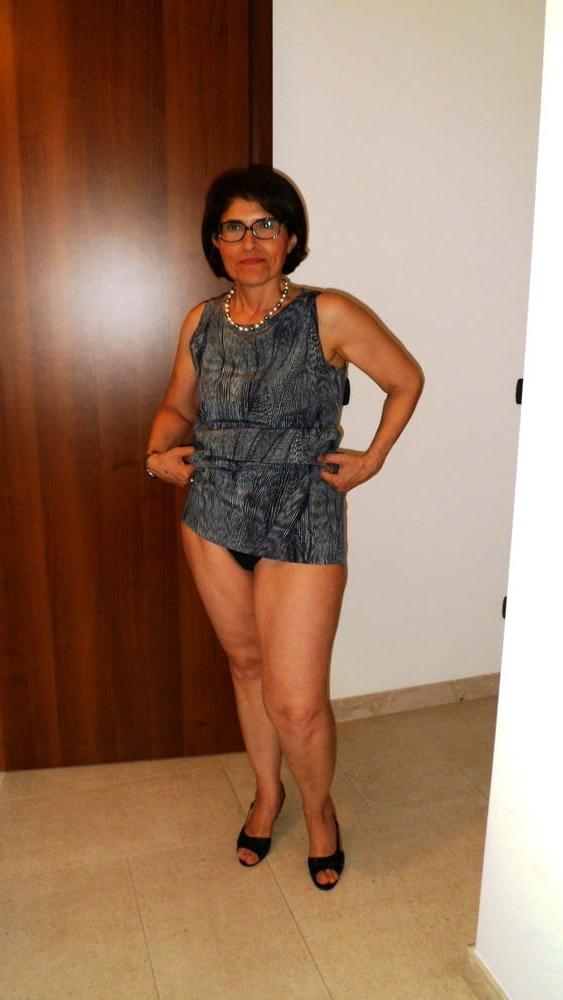 25P Italian slut wife Dora