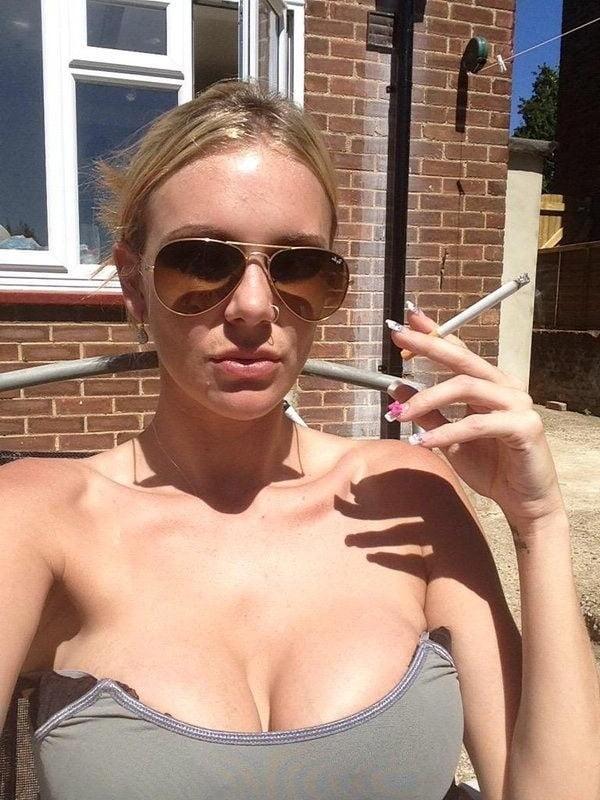 20P Smoking Hotties 24