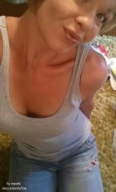23P Slutty Illinois wife EXPOSED