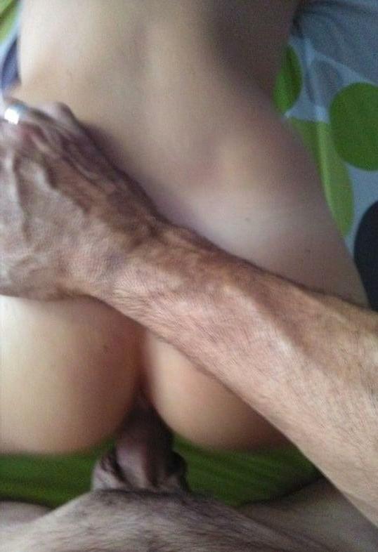 20P Surprise wife whith stranger