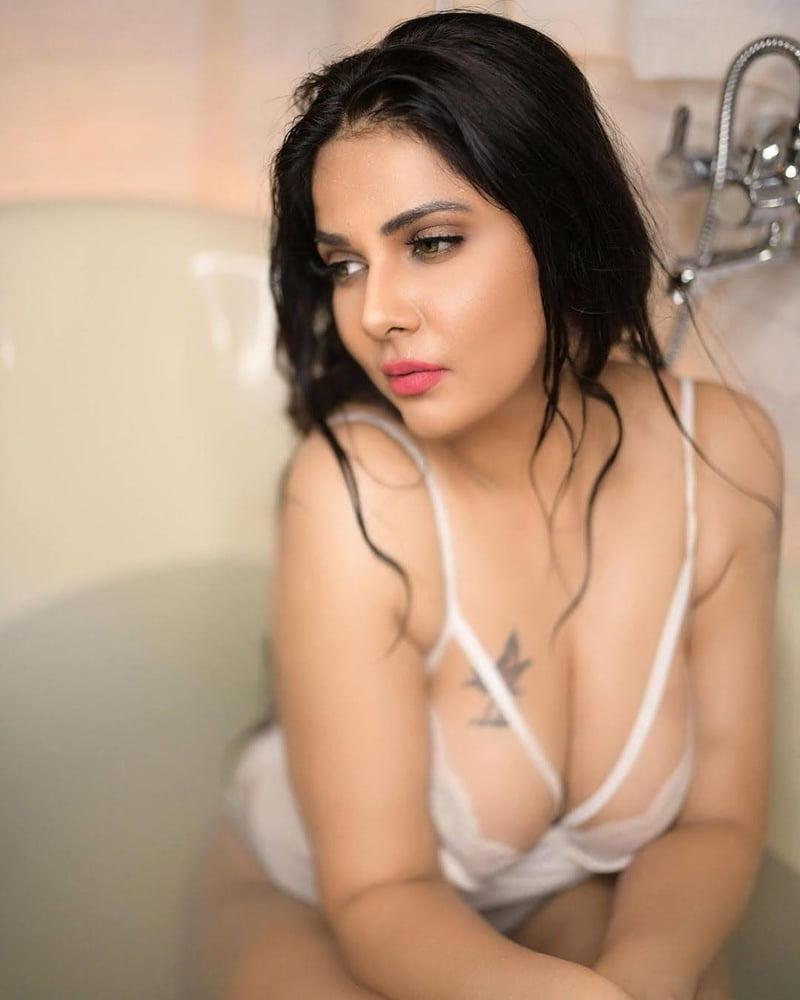 25P Indian Model (Aabha Paul - 3)