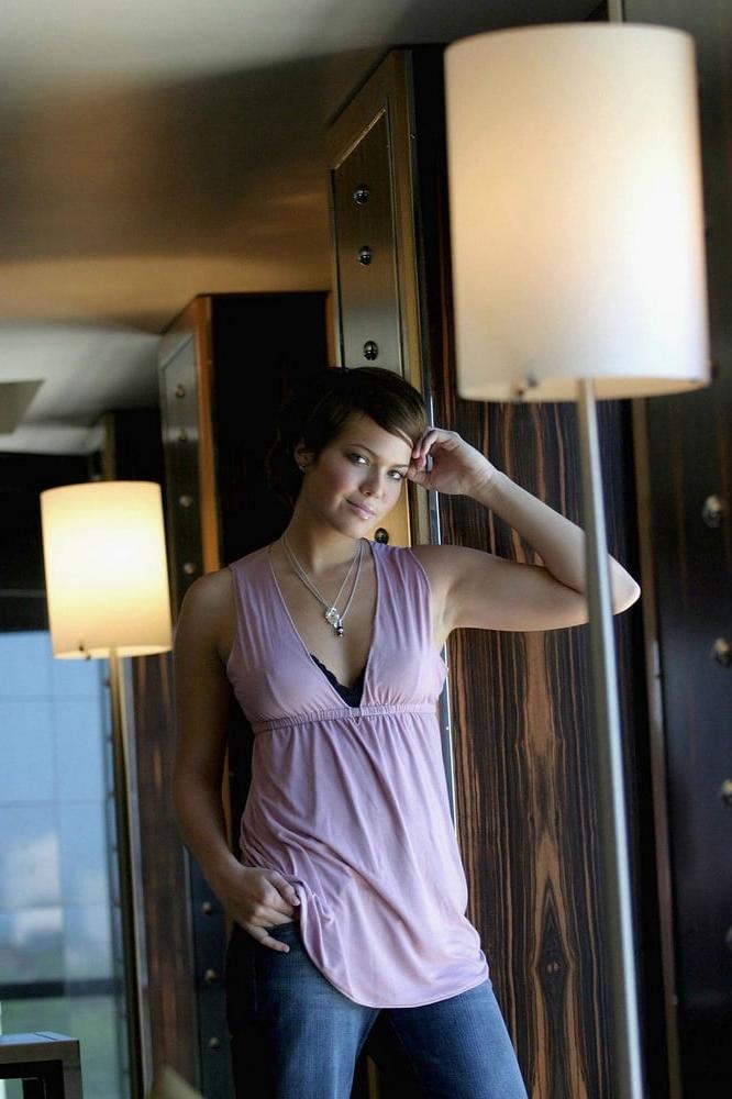 9P Mandy Moore - Manuela Cifra Photoshoot (2004)