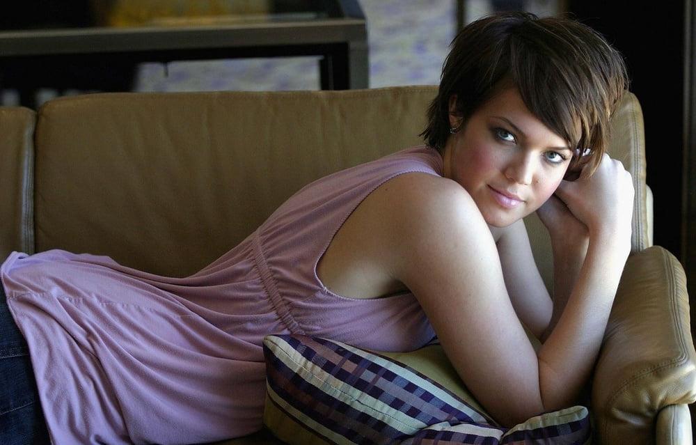 9P Mandy Moore - Manuela Cifra Photoshoot (2004)