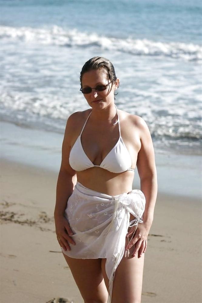 25P Busty wife Ursula