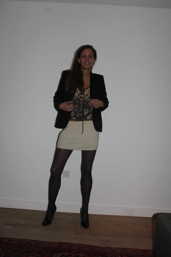 25P Hot brunette wife