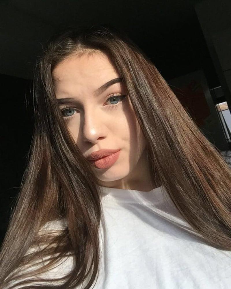 25P Amazing sexy teen girl with hot big ass