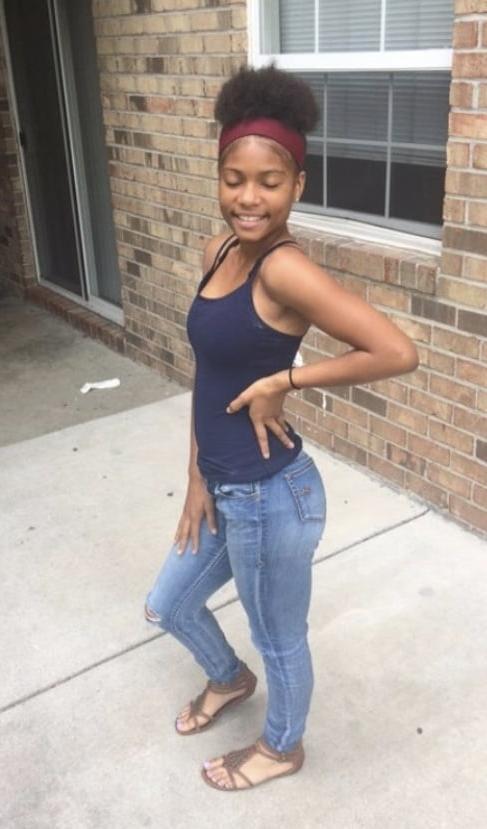 25P Slutty Ebony Teen! (What would you do to her?) Comment!