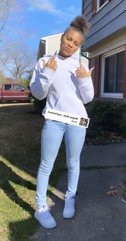 25P Slutty Ebony Teen! (What would you do to her?) Comment!