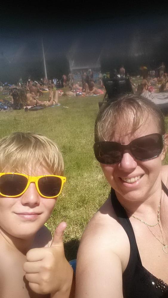 25P Blond mature wife selfies