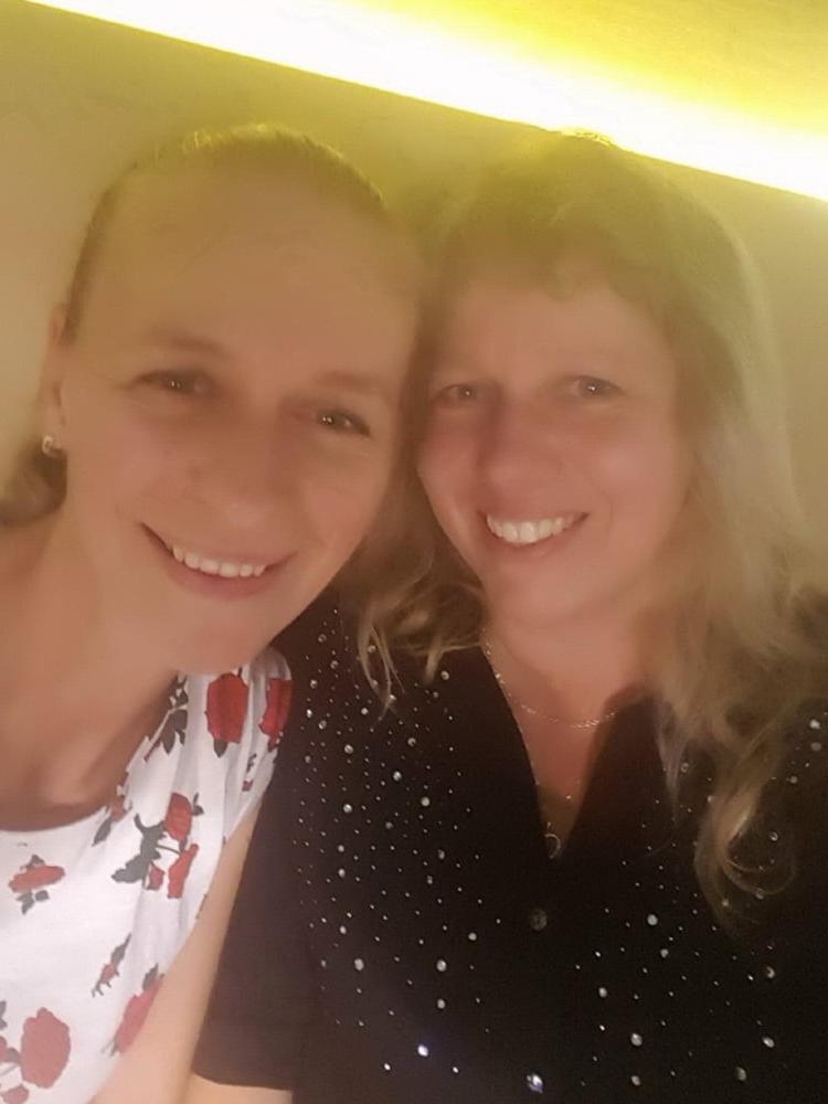 25P Blond mature wife selfies