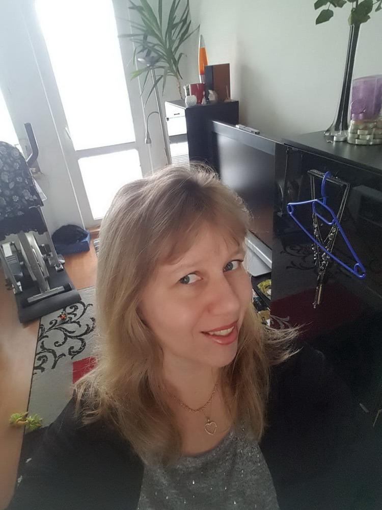 25P Blond mature wife selfies
