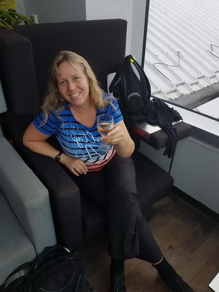 25P Blond mature wife selfies