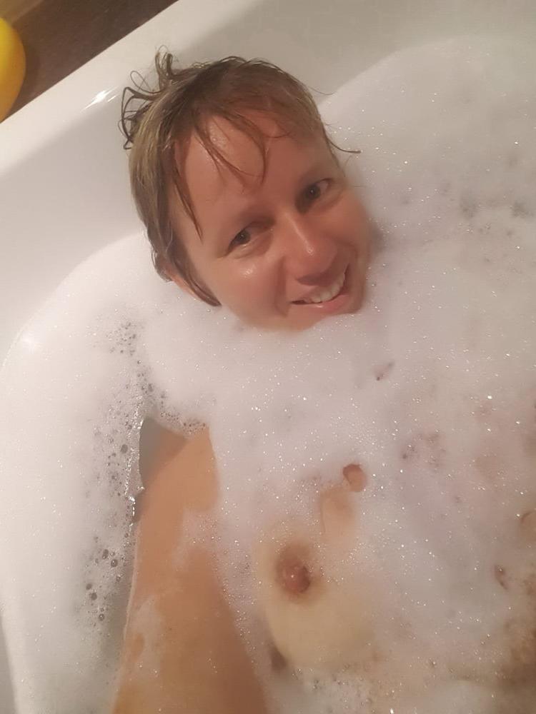 25P Blond mature wife selfies