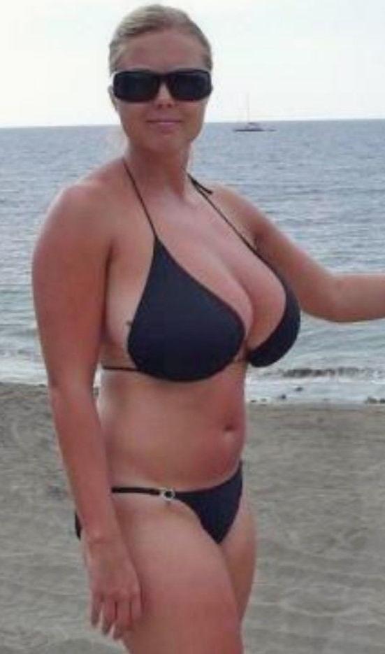 25P bikini beach wife