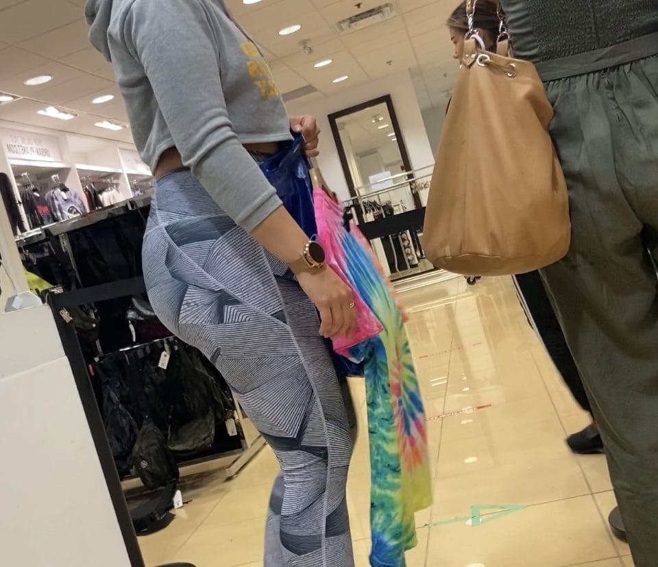 6P nice Latina big ass candid