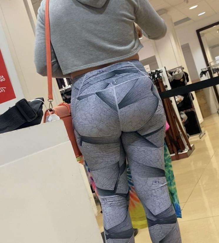 6P nice Latina big ass candid
