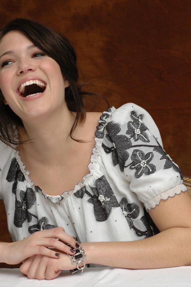 25P Mandy Moore - American Dreamz Press Conference (16 Mar 2006)