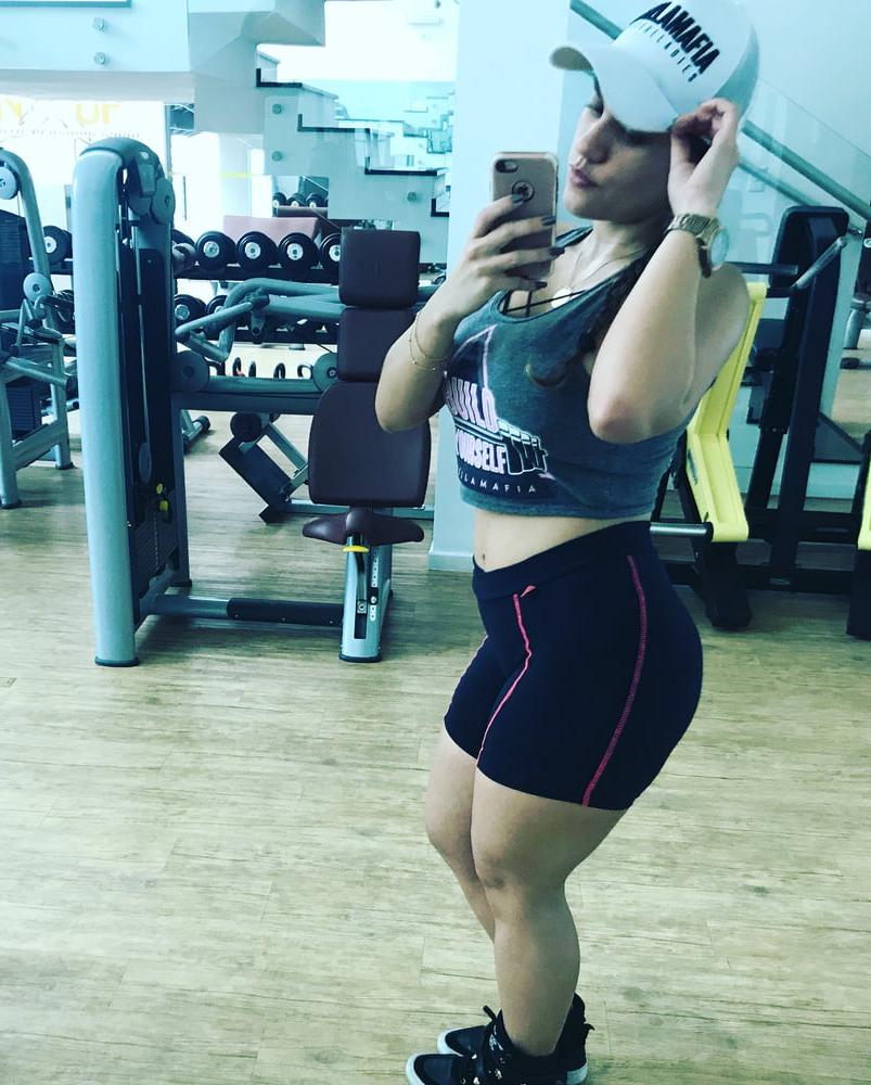 25P Rivania Hot Brunette Big Ass Latina Amateur Model