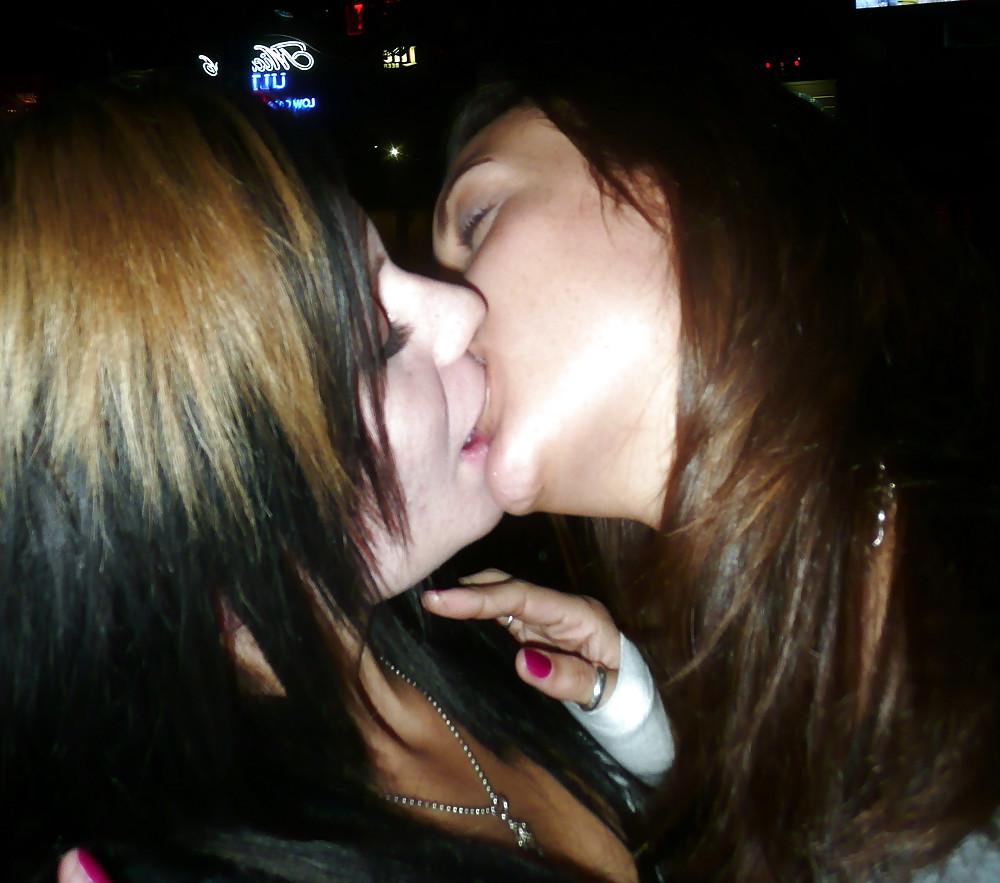 25P Babes Kissing Babes