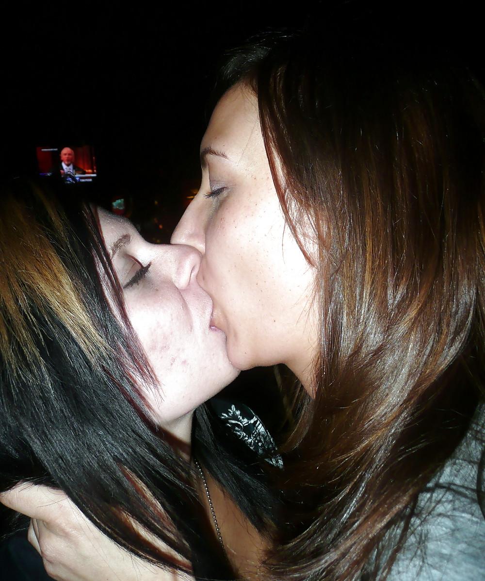 25P Babes Kissing Babes