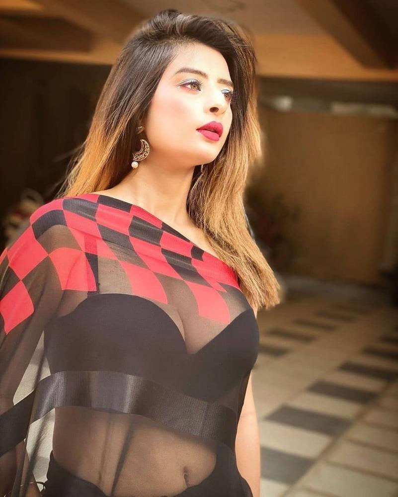 25P Hot Indian Instagram Models