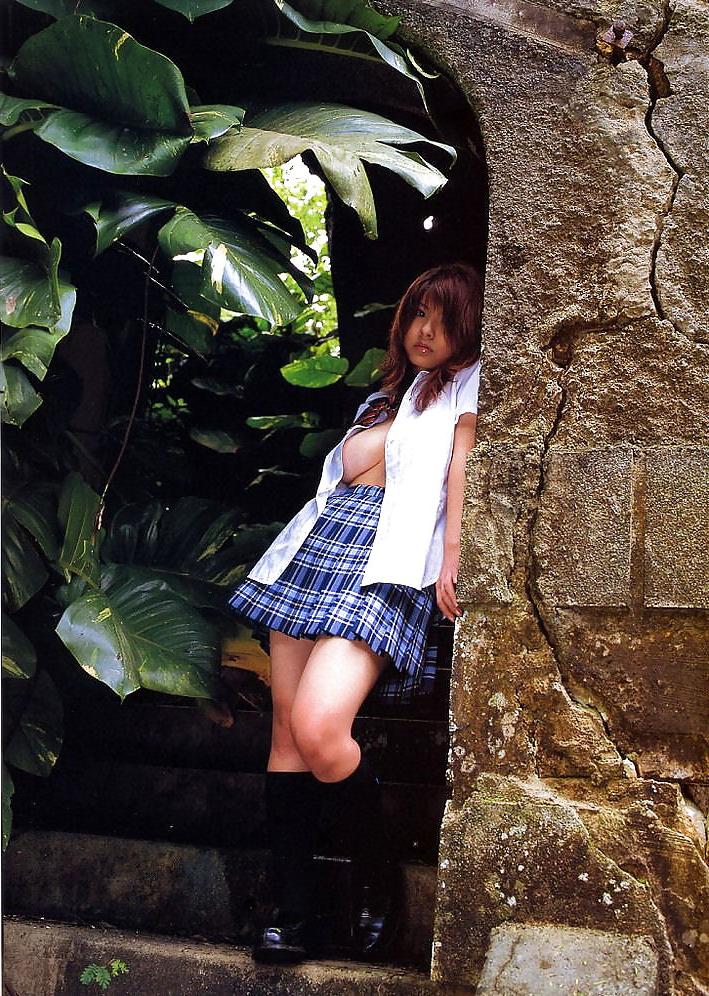 25P Japanese Bikini Babes-Miri Hanai (2)