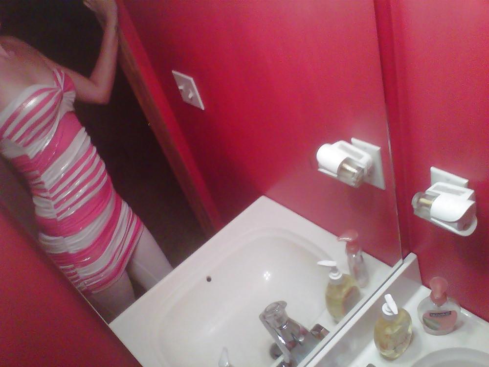25P Self Shot Latin babes