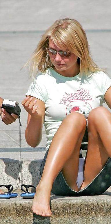 25P Upskirt Caught On Camera With A Camera