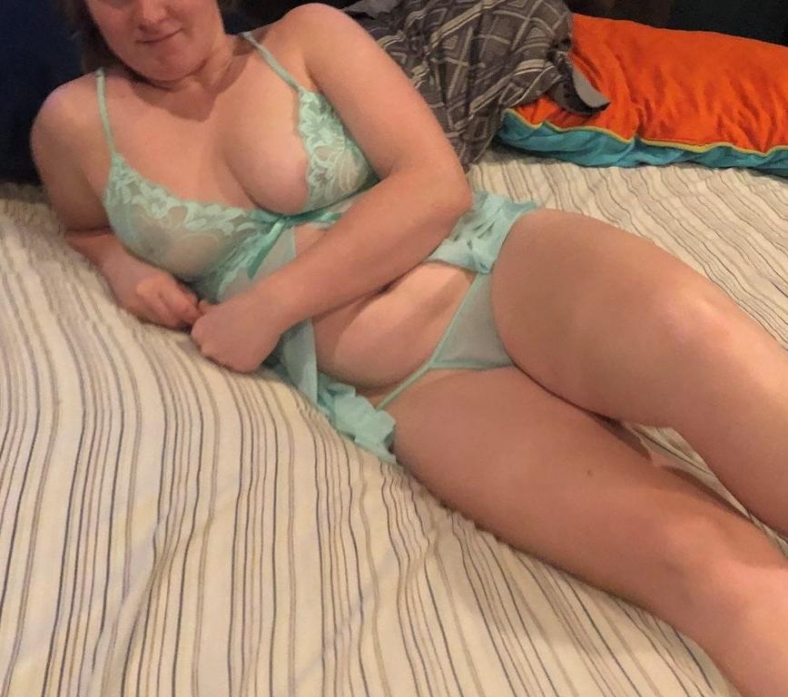 25P Redhead wife