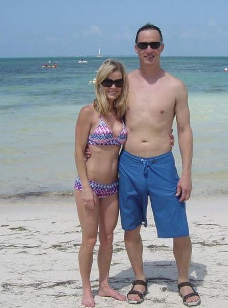 18P Cute Wife Exposed as a Cocksucker